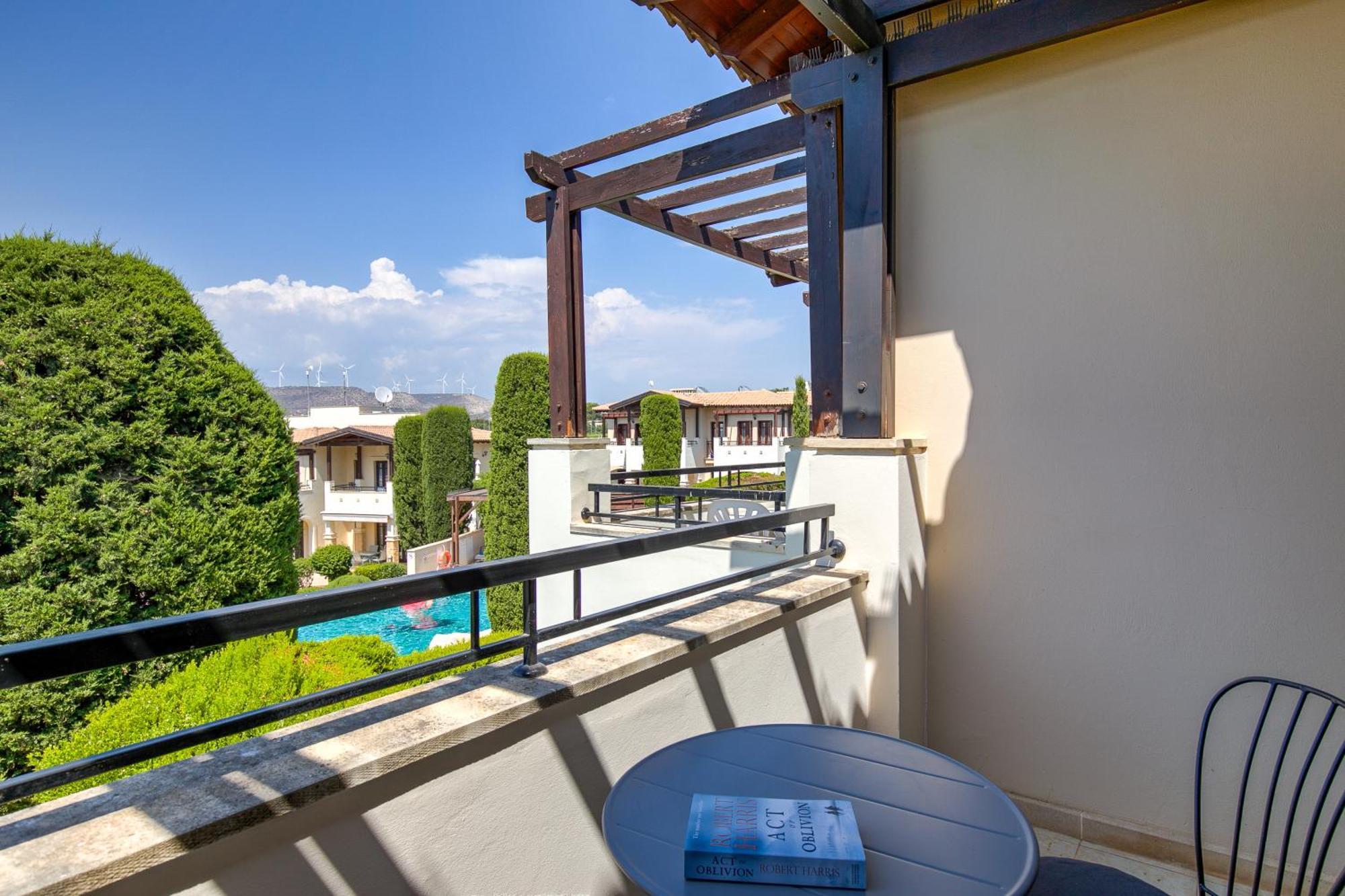 2 Bedroom Apartment Chloe With Communal Pool, Aphrodite Hills Resort Kouklia Exteriér fotografie