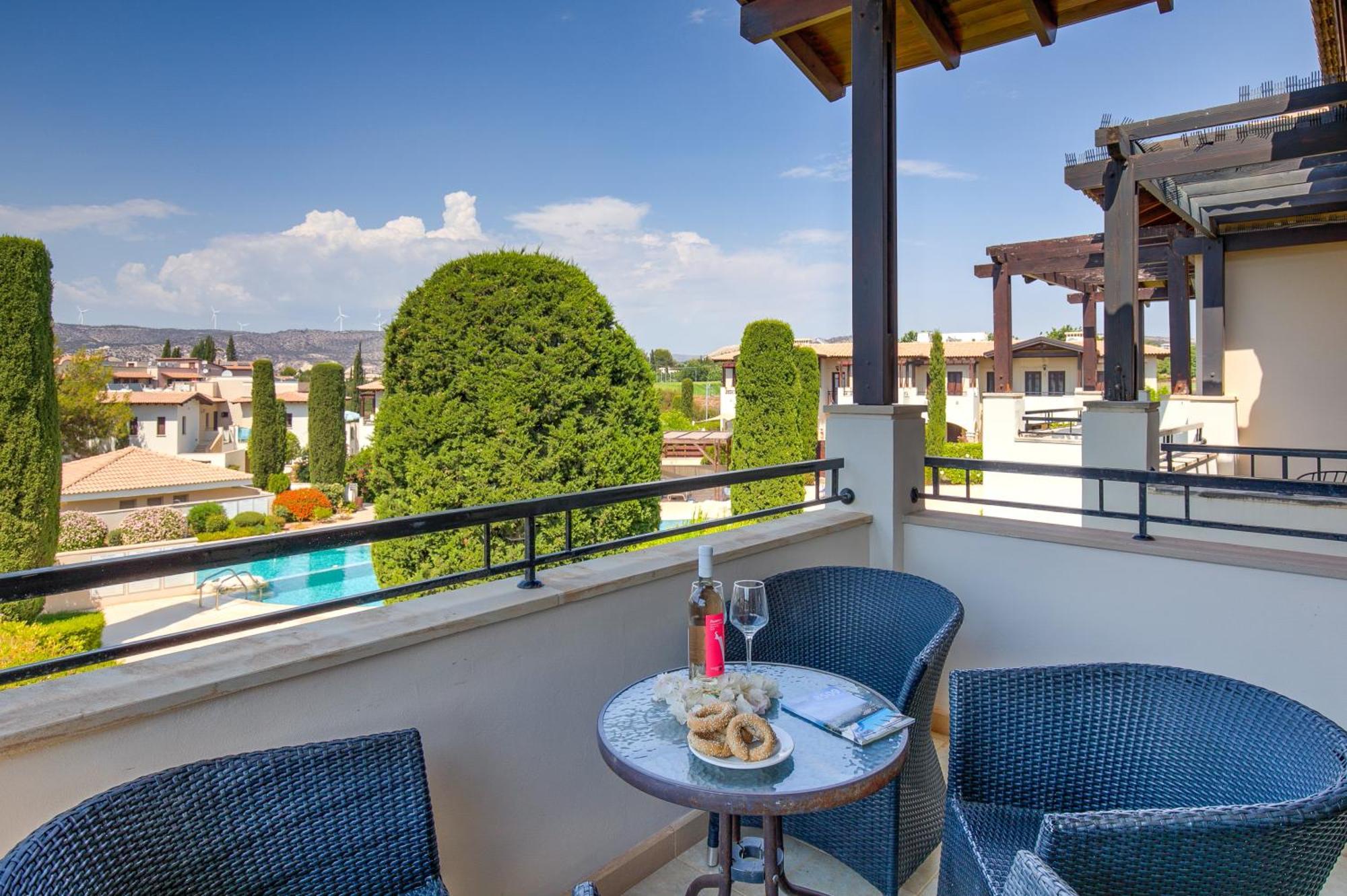 2 Bedroom Apartment Chloe With Communal Pool, Aphrodite Hills Resort Kouklia Exteriér fotografie
