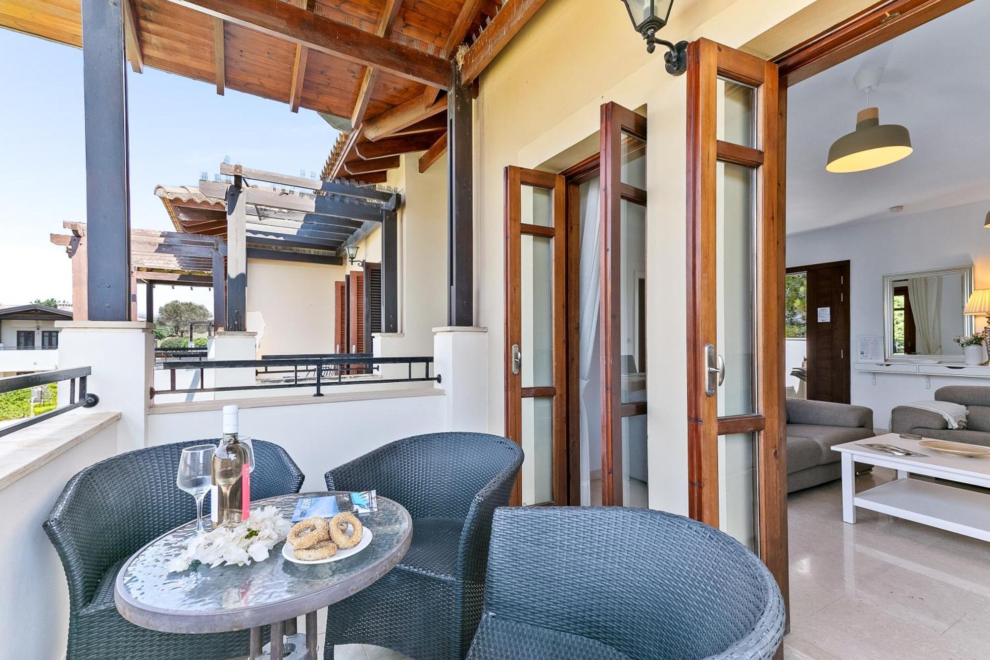 2 Bedroom Apartment Chloe With Communal Pool, Aphrodite Hills Resort Kouklia Exteriér fotografie