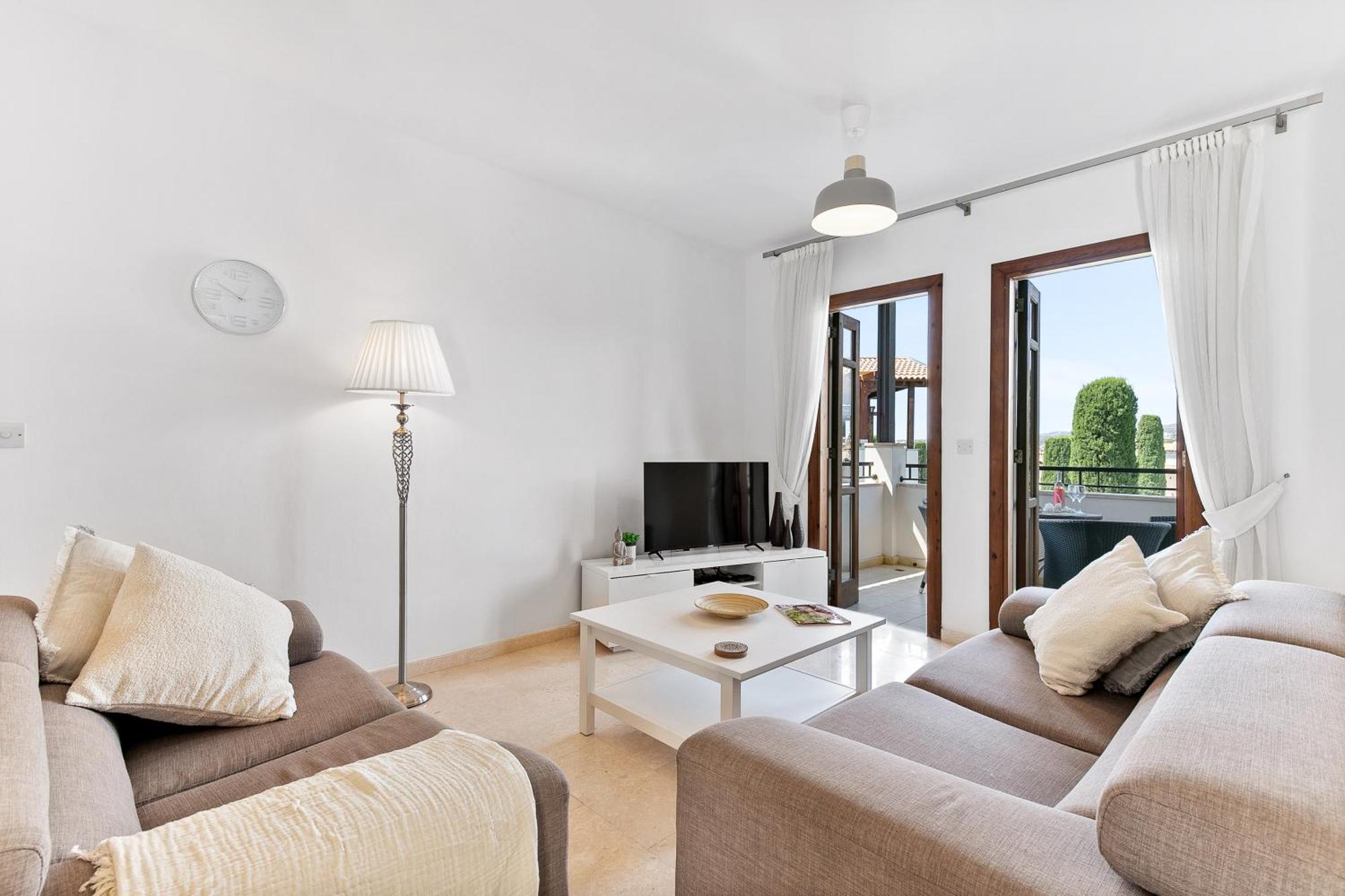 2 Bedroom Apartment Chloe With Communal Pool, Aphrodite Hills Resort Kouklia Exteriér fotografie